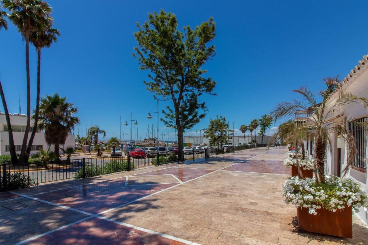 Room In Guest Room - Private Room In The Fishing Port Of Marbella Exterior foto